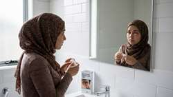 اینفوگرافی خطر عفونت‌های شدید چشمی در اثر استفاده نادرست از لنزهای تماسی
