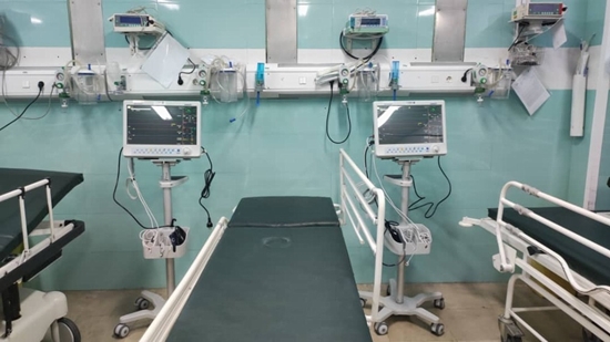 خیرین سلامت 3 دستگاه مانیتور علائم حیاتی به بیمارستان فارابی اهدا کردند 