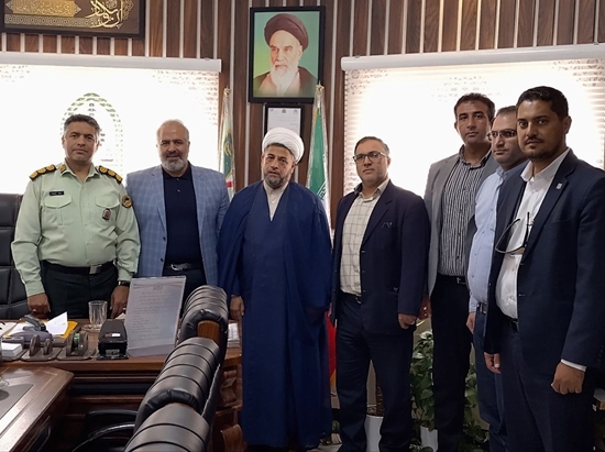 دیدار مدیر بیمارستان فارابی با فرمانده کلانتری ۱۱۵ رازی تهران 