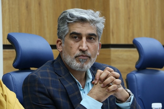 مهرداد ماهوش، مدیر بیمارستان فارابی در نشست هیئت مدیره انجمن حمایت از بیماران و بیمارستان فارابی 
