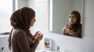 اینفوگرافی خطر عفونت‌های شدید چشمی در اثر استفاده نادرست از لنزهای تماسی