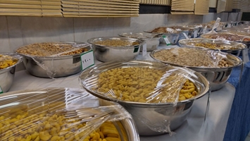 غرفه عرضه آجیل و خشکبار در بیمارستان فارابی برپا شد