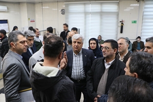 عیادت رئیس دانشگاه علوم پزشکی تهران از مجروحان حوادث اخیر در بیمارستان فارابی / قدردانی از کادر درمان
