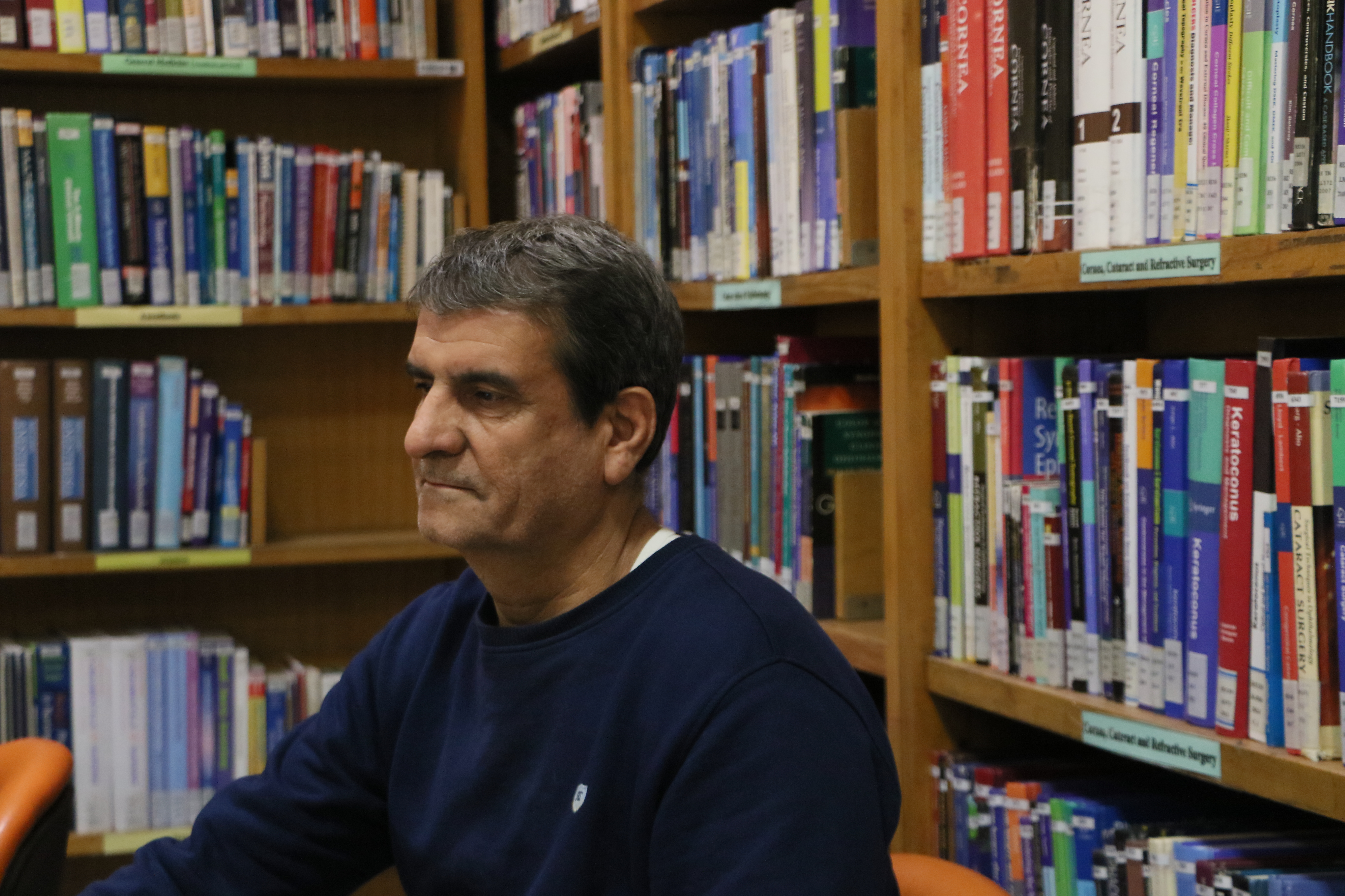 حسین اسفندیاری، کتابدار بیمارستان فارابی