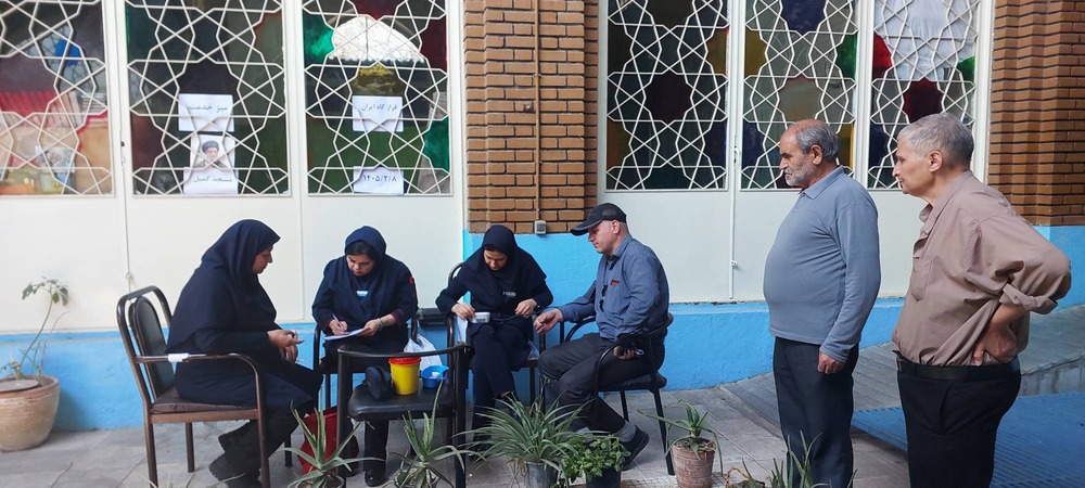 غربالگری فشار خون و دیابت در مسجد کمیل پارک رازی منطقه 11 تهران